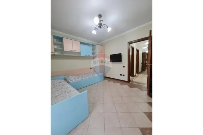 Tirane, shitet apartament 3+1 , 138 m² 295.000 € (Stacioni i Trenit)