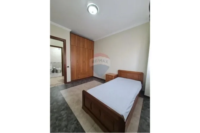 Tirane, shitet apartament 3+1 , 138 m² 295.000 € (Stacioni i Trenit)