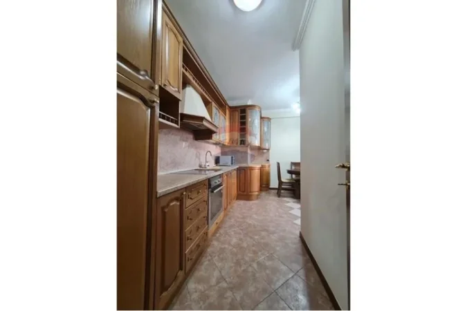 Tirane, shitet apartament 3+1 , 138 m² 295.000 € (Stacioni i Trenit)