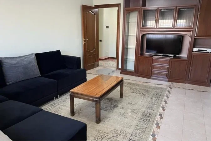 Tirane, shitet apartament 3+1 , 138 m² 295.000 € (Stacioni i Trenit)