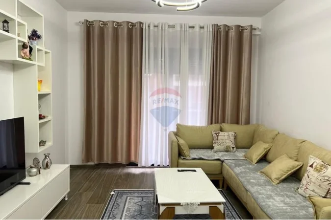 Tirane, jepet me qera apartament 2+1 Kati 6, 90 m² 650 € 