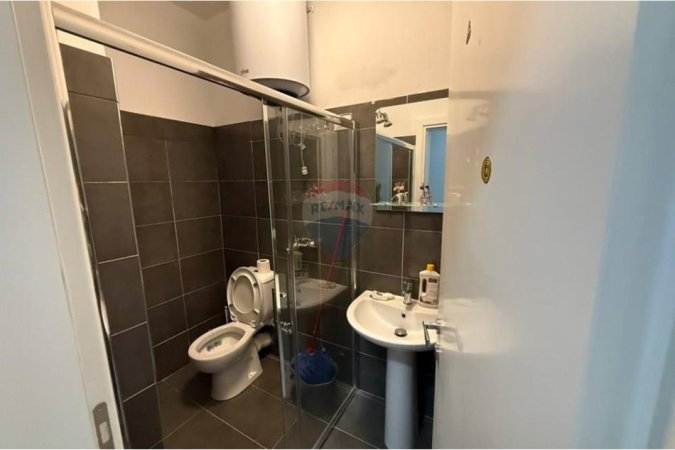 Tirane, jepet me qera zyre , 27 m² 500 € (Myslym Shyri)