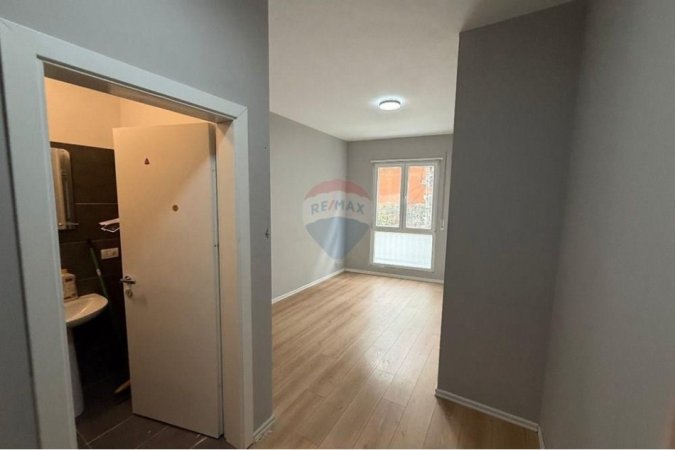 Tirane, jepet me qera zyre , 27 m² 500 € (Myslym Shyri)