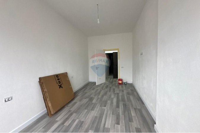 Tirane, jepet me qera apartament 1+1 , 70 m² 700 € (Vasil Shanto)