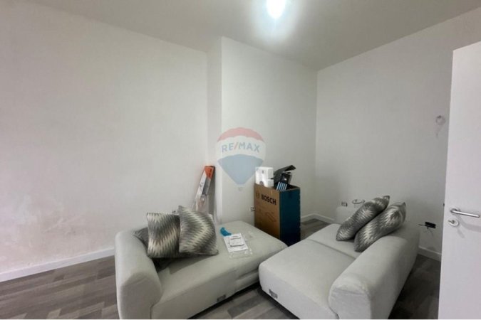 Tirane, jepet me qera apartament 1+1 , 70 m² 700 € (Vasil Shanto)