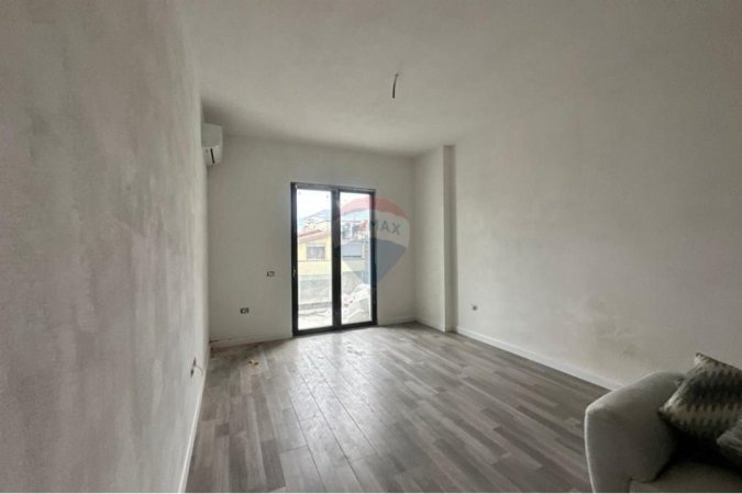 Tirane, jepet me qera apartament 1+1 , 70 m² 700 € (Vasil Shanto)
