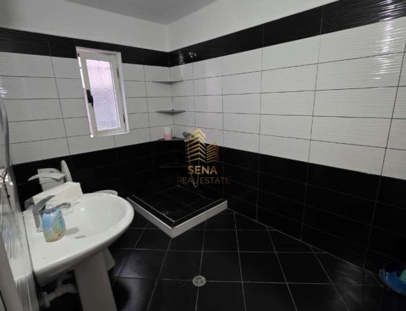 Tirane, jepet me qera Vile 1+1+Ballkon Kati 1, 95 m² 500 € (Rruga Aleksander Moisiu)