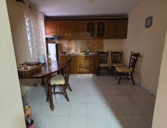Tirane, jepet me qera Vile 1+1+Ballkon Kati 1, 95 m² 500 € (Rruga Aleksander Moisiu)