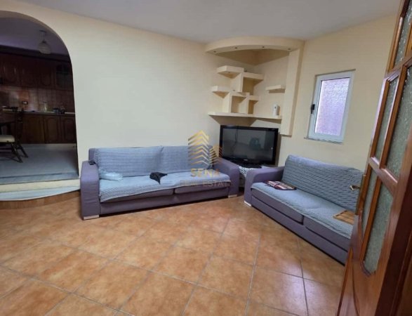 Tirane, jepet me qera Vile 1+1+Ballkon Kati 1, 95 m² 500 € (Rruga Aleksander Moisiu)