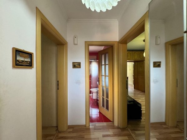 Tirane, jepet me qera nga Pronari, pa-komision apartament 2+1+Ballkon Kati 3, 58 m² 650 € (Rruga Fortuzi)