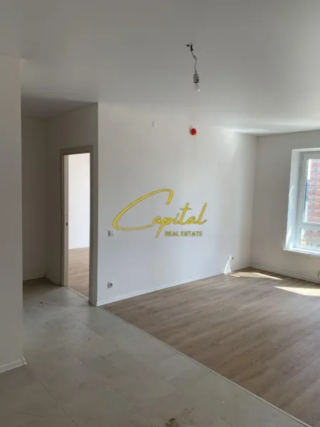 Tirane, jepet me qera zyre Kati 4, 118 m² 750 € (KOMUNA E PARISIT)