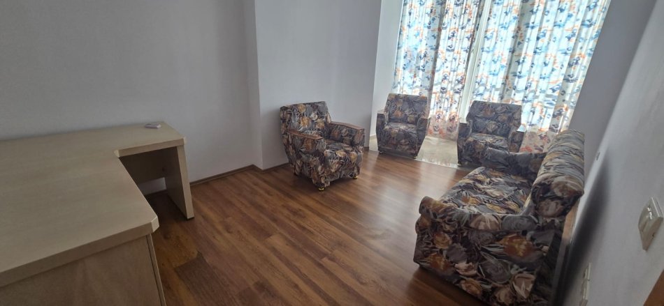 Tirane, jepet me qera apartament 3+1+Ballkon Kati 1, 120 m² 700 € (Ish Parku Autobuzave/Rr.Frosina Plaku)