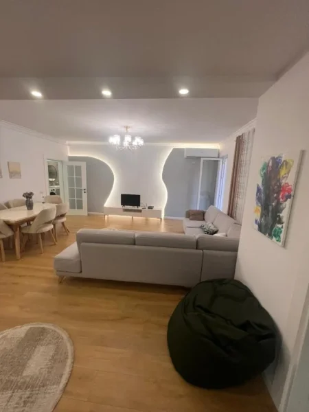 Tirane, shitet apartament 2+1 Kati 1, 92 m² 147.000 € (Fresk)