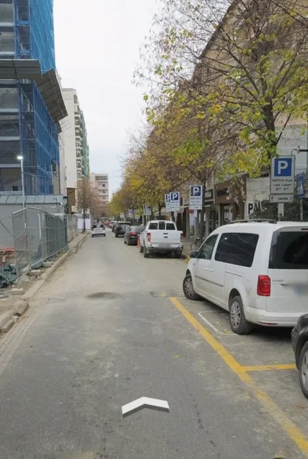 Tirane, jepet me qera ambjent biznesi , 132 m² 1.500 € 