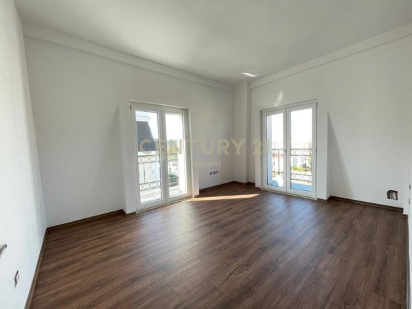 Tirane, shitet apartament 2+1+Aneks+Ballkon Kati 3, 103 m² 158.999 € (Porta Tirane e Re, Sauk i Ri)