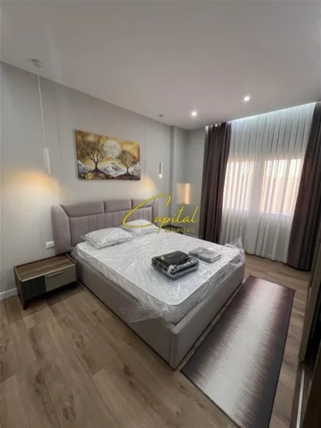 Tirane, jepet me qera apartament 1+1 Kati 3, 76 m² 600 € (LIQENI I FARKES)