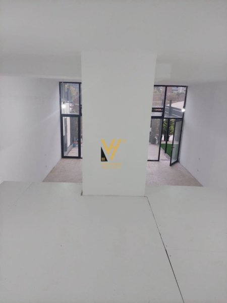 Tirane, shitet dyqan Kati 0, 106 m² 230.000 € (ISH FUSHA E AVIACIONIT)