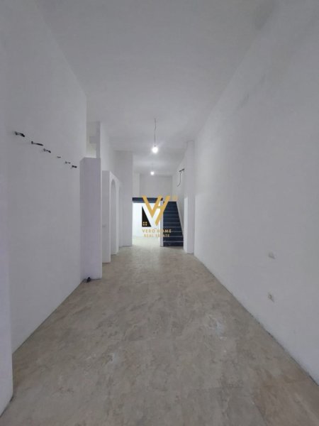 Tirane, shitet dyqan Kati 0, 106 m² 230.000 € (ISH FUSHA E AVIACIONIT)