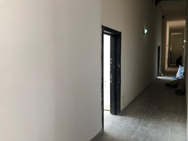 Tirane, jepet me qera ambjent biznesi Kati 1, 89 m² 600 € (Ish Profarma)