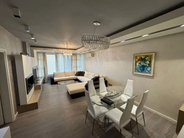 Tirane, shitet apartament 2+1 , 127 m² 379.000 € (Bllok)