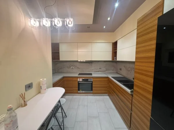 Tirane, shitet apartament 2+1 , 127 m² 379.000 € (Bllok)