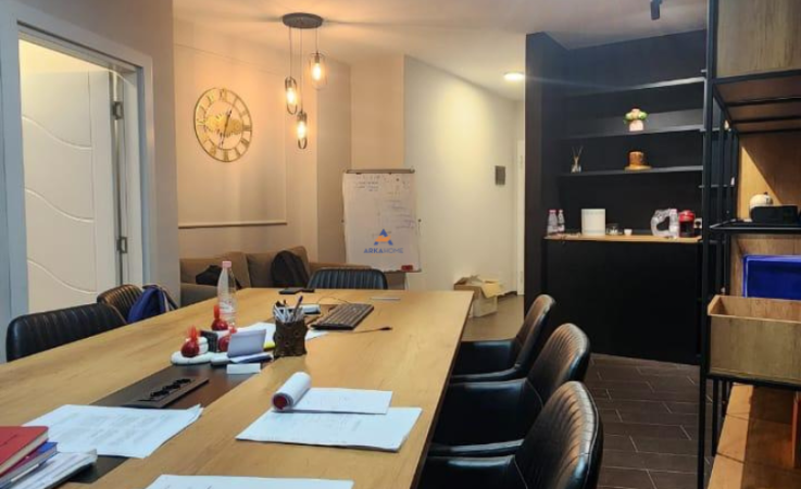 Tirane, jepet me qera zyre Kati 1, 108 m² 800 € (liqeni artificia)