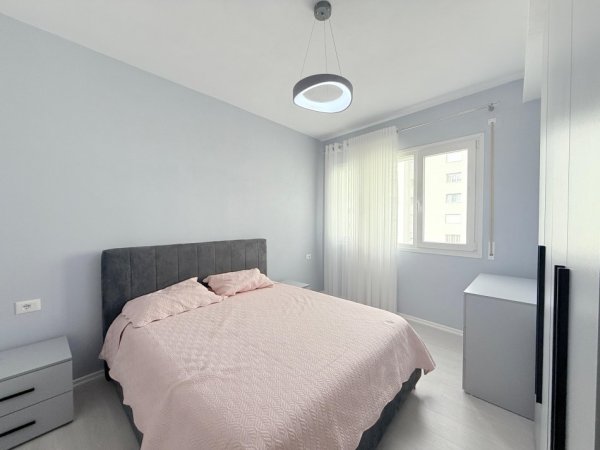 Tirane, jepet me qera apartament 2+1 Kati 6, 98 m² 700 € (River Residence, Astir)