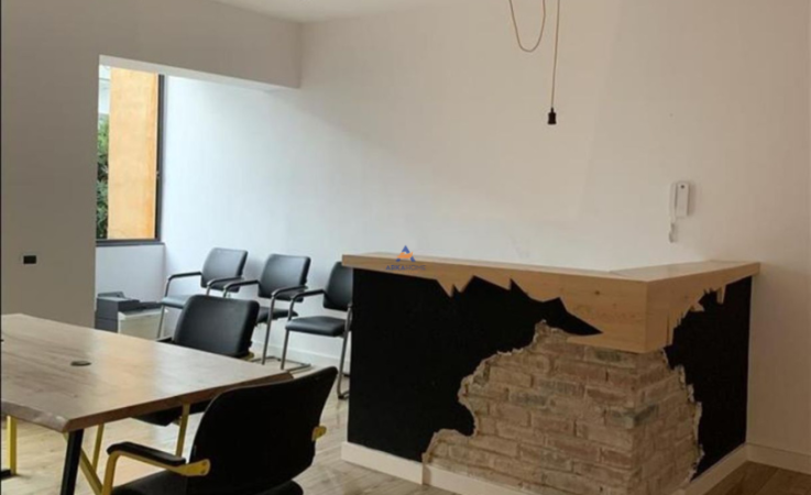 Tirane, jepet me qera zyre Kati 0, 110 m² 1.000 € (rruga e durresit)