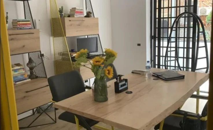 Tirane, jepet me qera zyre Kati 0, 110 m² 1.000 € (rruga e durresit)