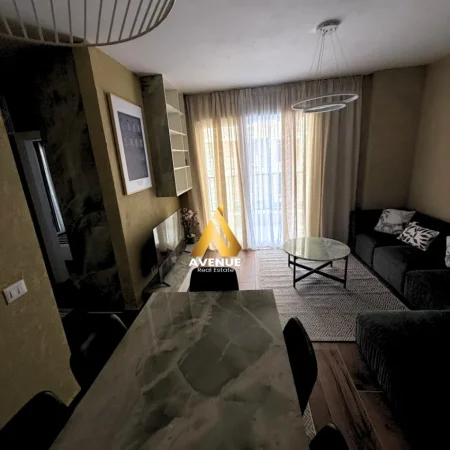 Tirane, jepet me qera apartament 2+1+Ballkon Kati 3, 108 m² 600 € (gryka e kacanikut)