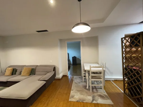 Tirane, shitet apartament 2+1+Ballkon Kati 1, 92 m² 129000 € Rruga Irfan Tomini