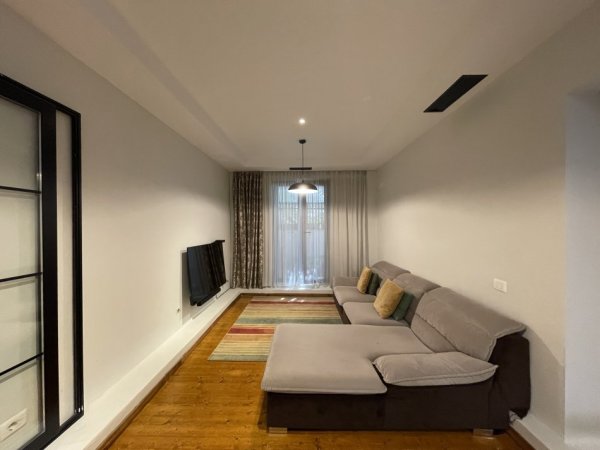 Tirane, shitet apartament 2+1+Ballkon Kati 1, 92 m² 129.000 € (Rruga Irfan Tomini- JO BLERES ME KREDI)