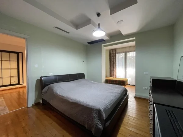 Tirane, shitet apartament 2+1+Ballkon Kati 1, 92 m² 129000 € Rruga Irfan Tomini