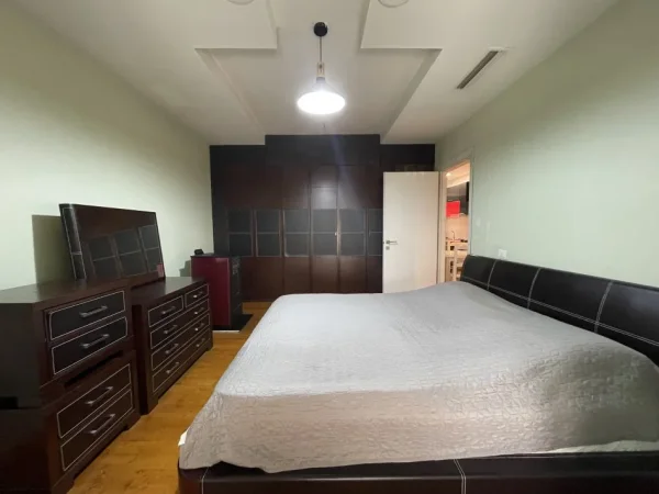 Tirane, shitet apartament 2+1+Ballkon Kati 1, 92 m² 129000 € Rruga Irfan Tomini