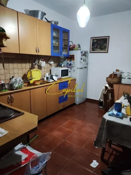 Tirane, jepet me qera apartament 1+1 Kati 3, 75 m² 600 € (KOMUNA E PARISIT)