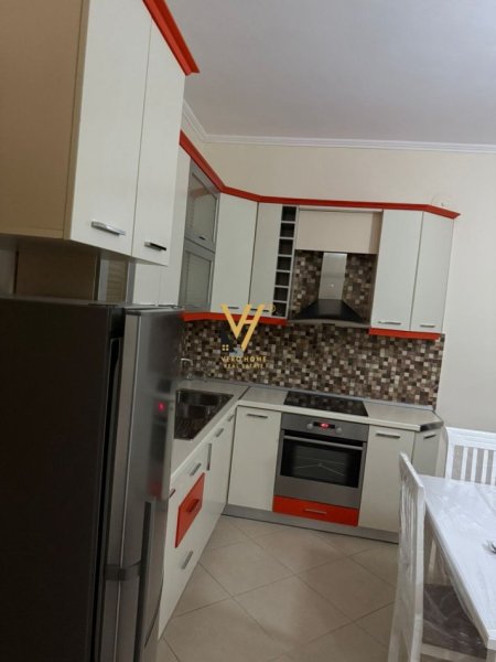 Tirane, jepet me qera apartament 2+1+Ballkon Kati 2, 85 m² 450 € (SAUK)