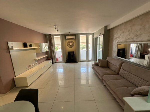 Tirane, jepet me qera apartament 3+1 Kati 2, 110 m² 700 € (Pazar i Ri)