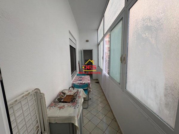 Vlore, jepet me qera apartament 2+1+Ballkon Kati 1, 110 m² 400 € (Rruga Murat Tërbaçi)