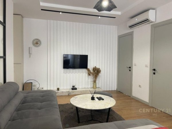 Tirane, jepet me qera apartament 2+1 Kati 2, 65 m² 650 €