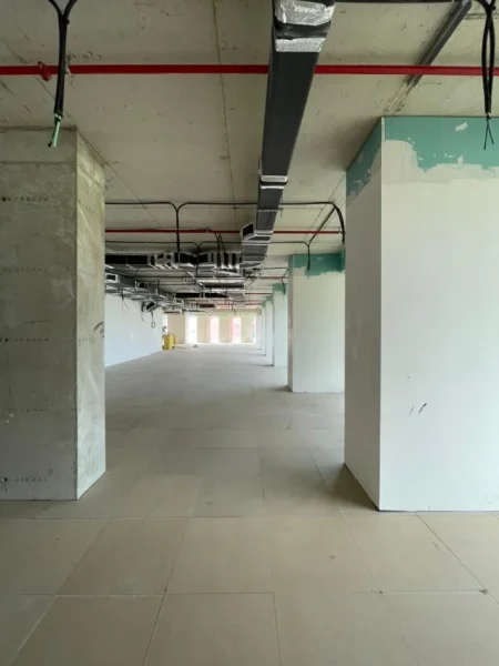 Tirane, jepet me qera zyre , 478 m² 10.050 € (Rruga e Elbasanit)