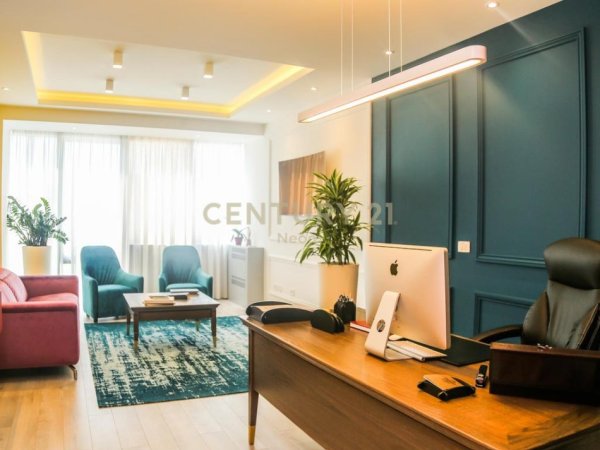 Tirane, jepet me qera zyre Kati 2, 35 m² 900 € (Stadiumi Dinamo)