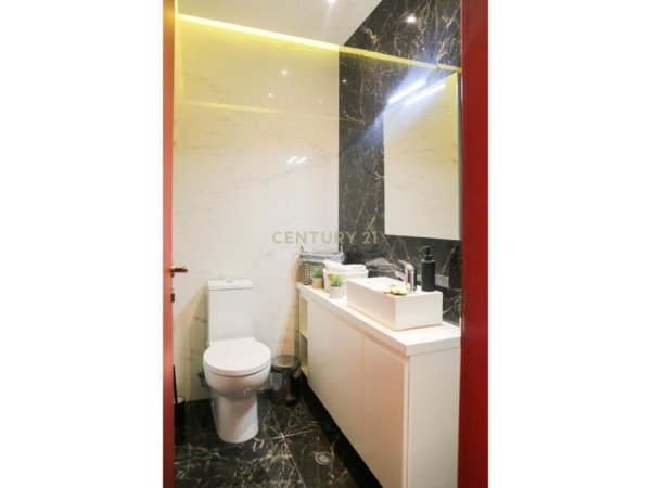 Tirane, jepet me qera zyre Kati 2, 35 m² 900 € (Stadiumi Dinamo)