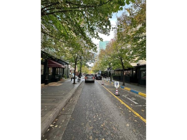 Tirane, jepet me qera lokal Kati 0, 40 m² 1.400 € (Bllok)