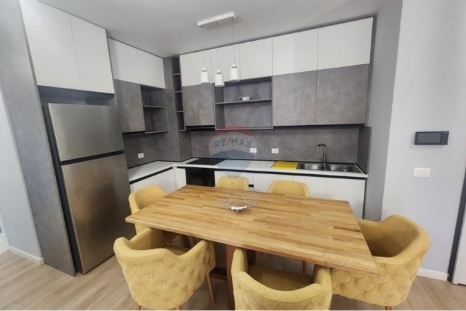 Tirane, jepet me qera apartament 2+1+Ballkon , 116 m² 1.000 € (Rruga e kavajes.)