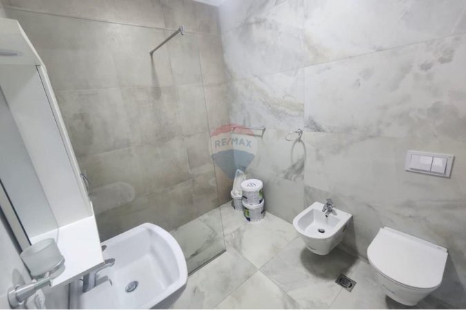 Tirane, jepet me qera apartament 2+1+Ballkon , 116 m² 1.000 € (Rruga e kavajes.)