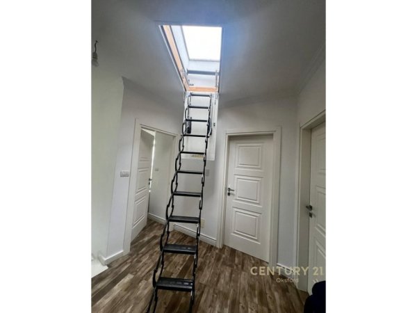 Tirane, shitet Vile 3 Katshe Kati 3, 230 m² 350.000 € (Liqeni Farkes)