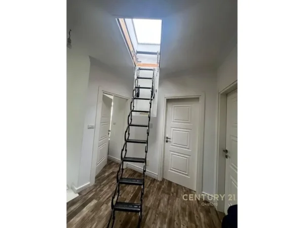 Tirane, shitet Vile 3 Katshe Kati 3, 230 m² 350.000 € (Liqeni Farkes)