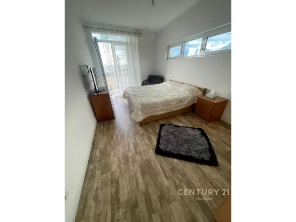 Tirane, shitet Vile 3 Katshe Kati 3, 230 m² 350.000 € (Liqeni Farkes)