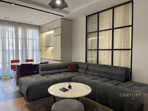 Tirane, jepet me qera apartament 2+1 Kati 2, 65 m² 650 € (Kopshti Botanik)