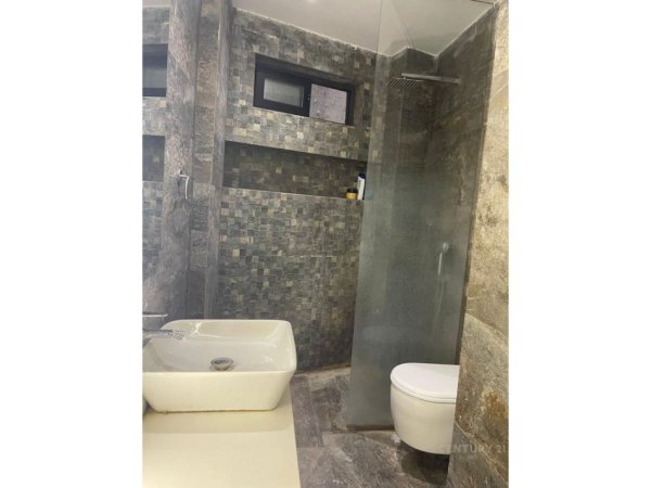 Tirane, jepet me qera apartament 2+1 Kati 2, 65 m² 650 € (Kopshti Botanik)